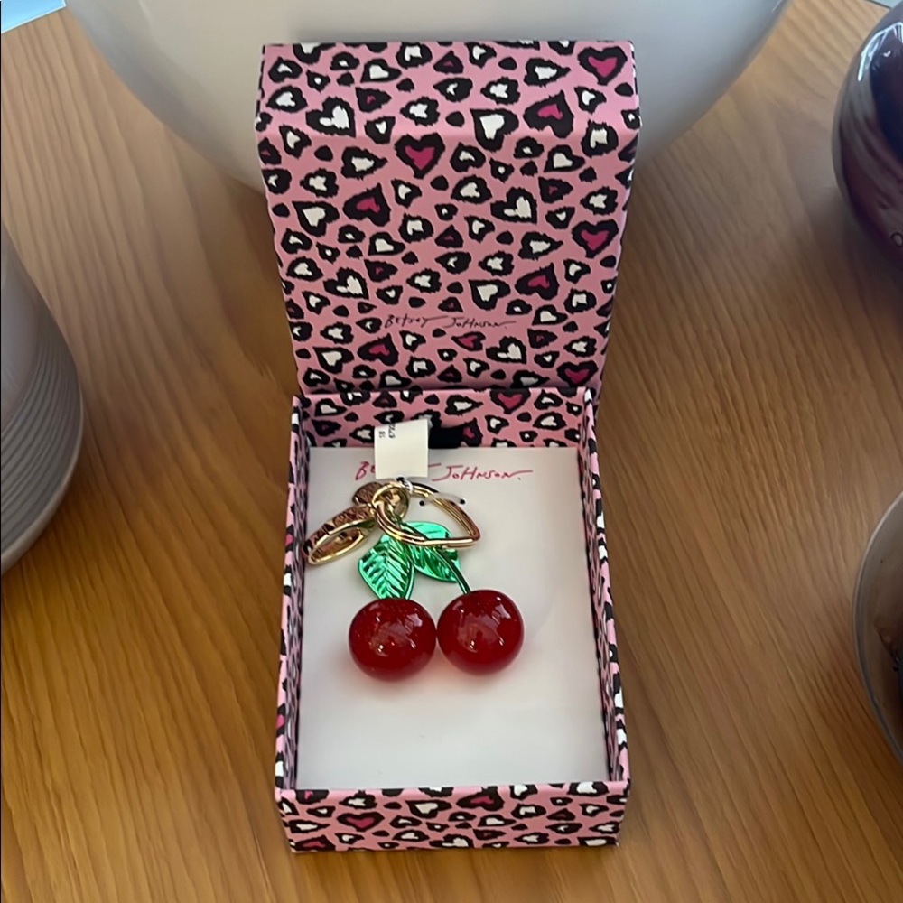 🚨SOLD ELSEWHERE🚨Betsey Johnson Glitter Cherry Bag Charm NWT - Picture 3 of 8